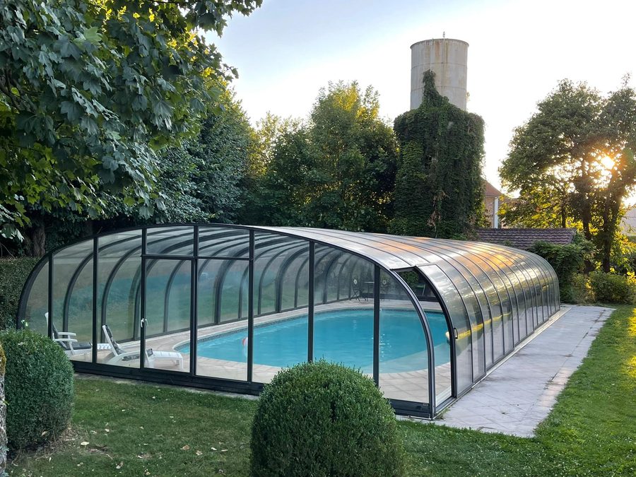 La piscine en soirée